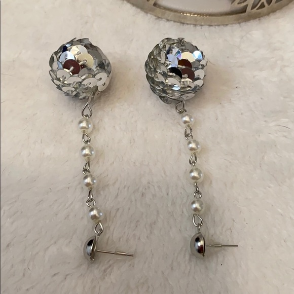SOLD ON MP🆕Silver Sequin Disc Ball Drop Earrings-Faux Pearl - Picture 2 of 3